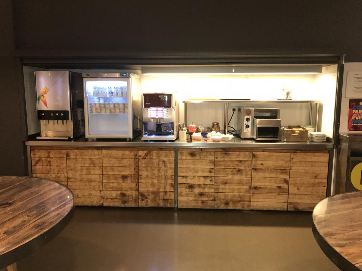 Amistat Beach Hostel Barcelona Ngoại thất bức ảnh