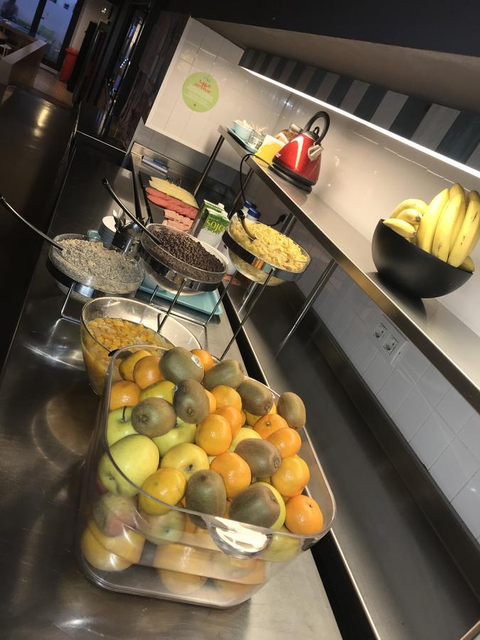 Amistat Beach Hostel Barcelona Ngoại thất bức ảnh