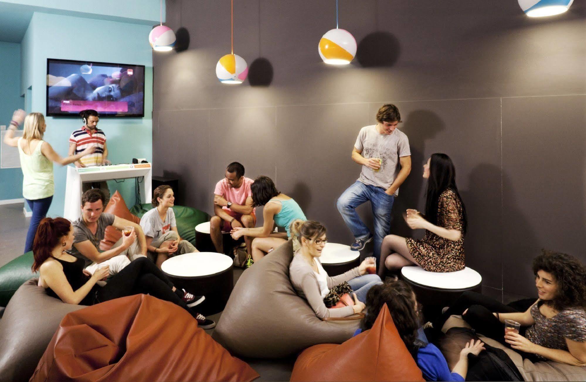 Amistat Beach Hostel Barcelona Ngoại thất bức ảnh