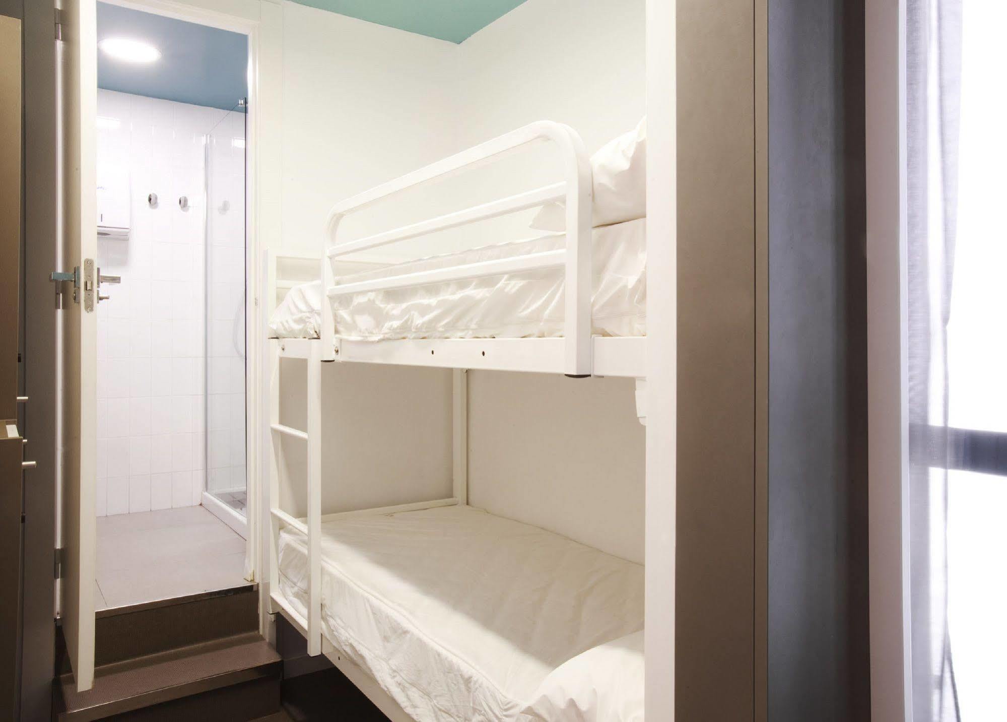 Amistat Beach Hostel Barcelona Ngoại thất bức ảnh