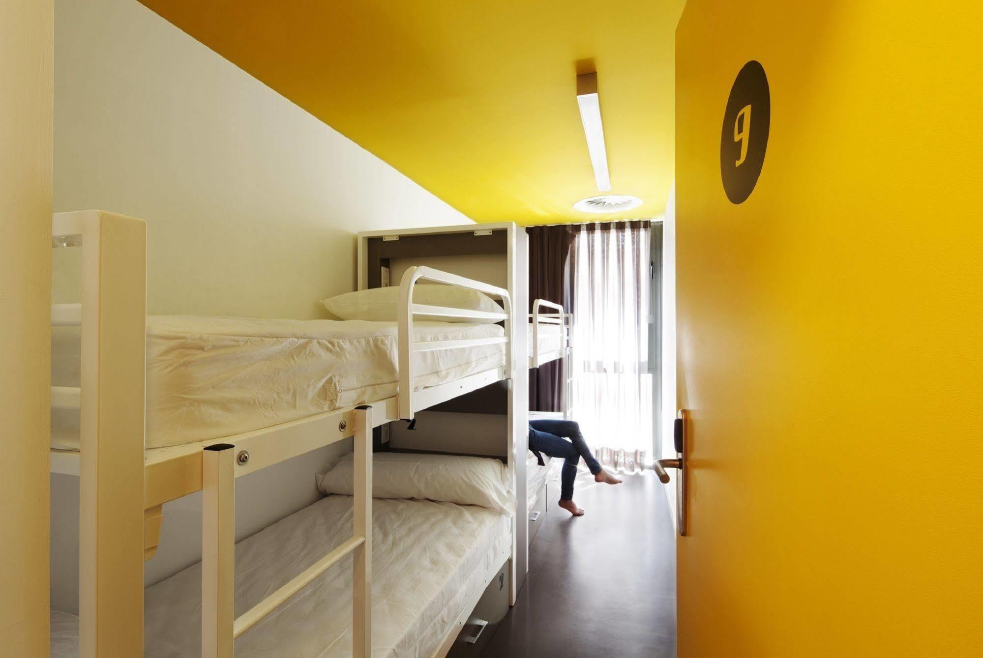 Amistat Beach Hostel Barcelona Ngoại thất bức ảnh