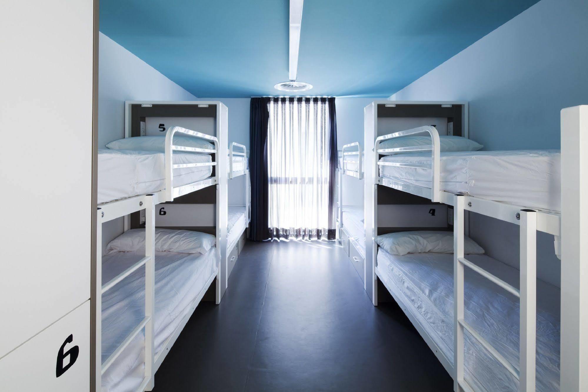 Amistat Beach Hostel Barcelona Ngoại thất bức ảnh