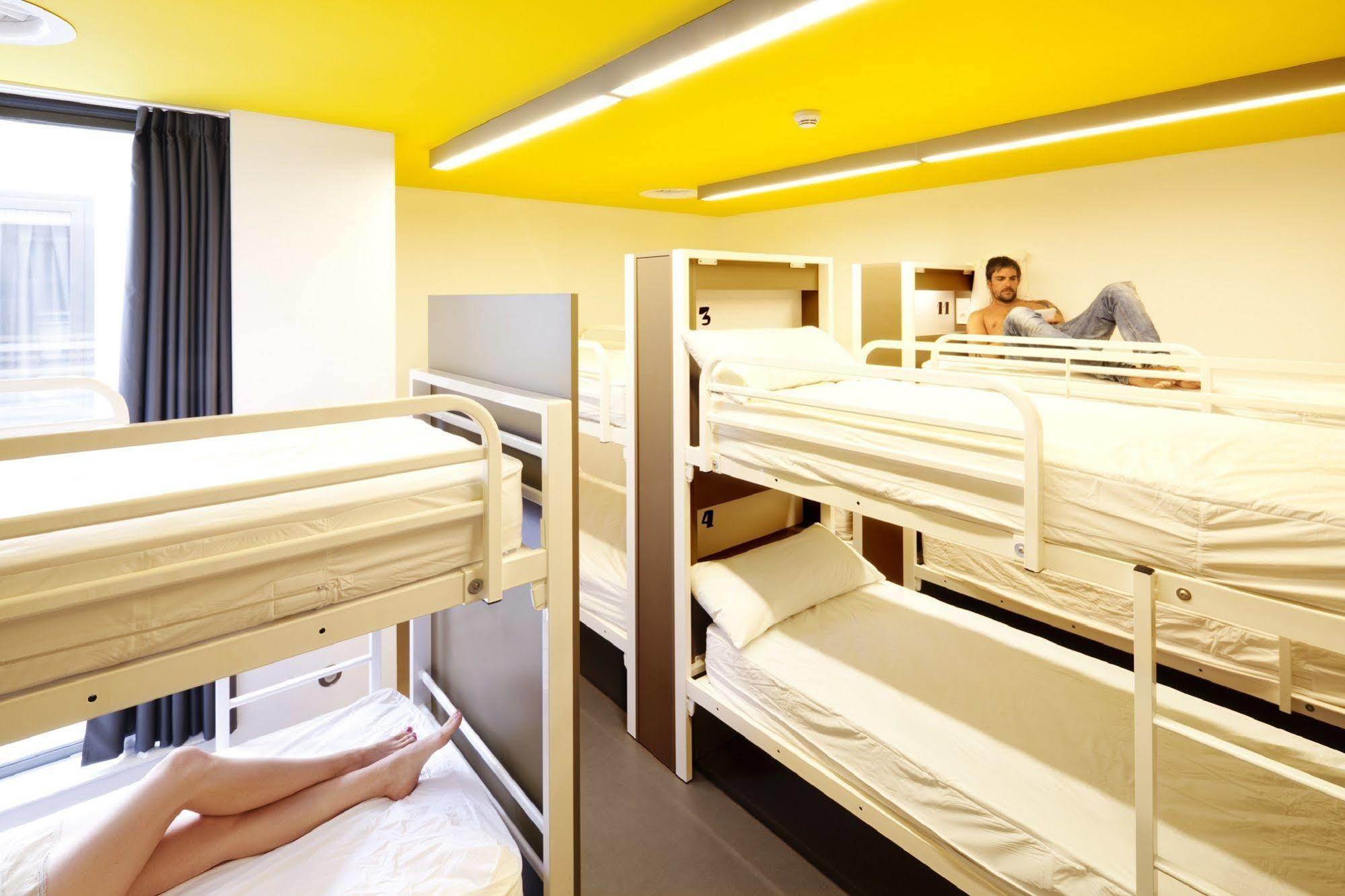 Amistat Beach Hostel Barcelona Ngoại thất bức ảnh