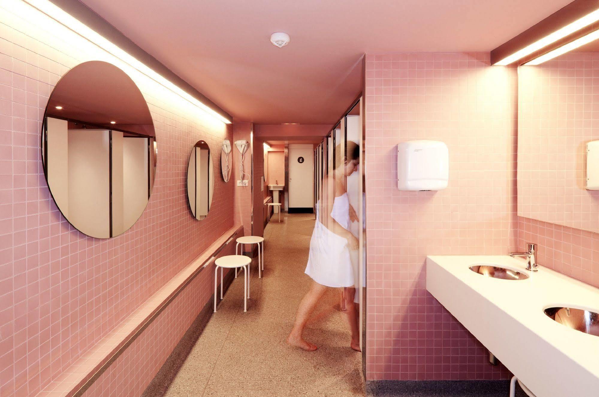 Amistat Beach Hostel Barcelona Ngoại thất bức ảnh