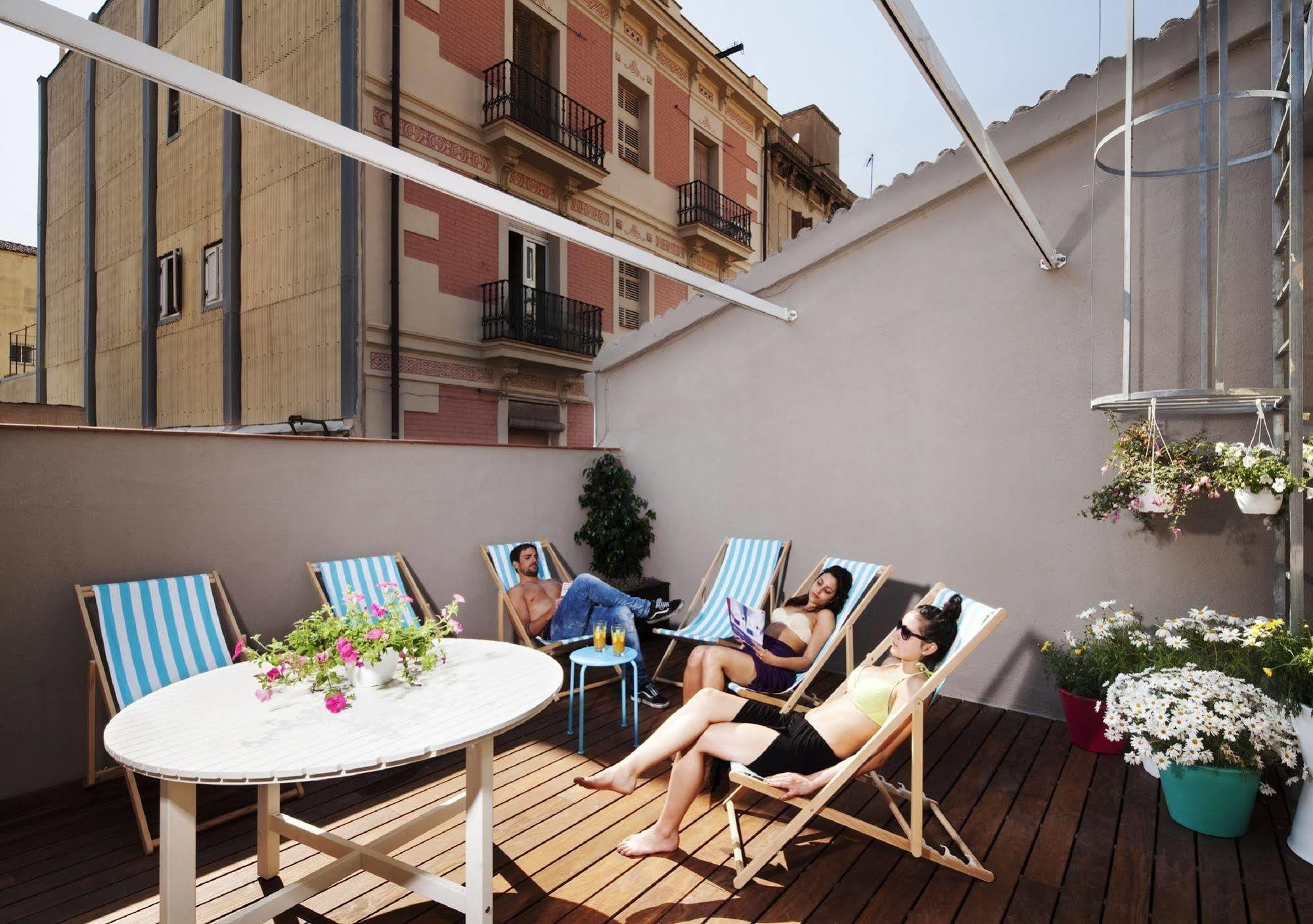 Amistat Beach Hostel Barcelona Ngoại thất bức ảnh