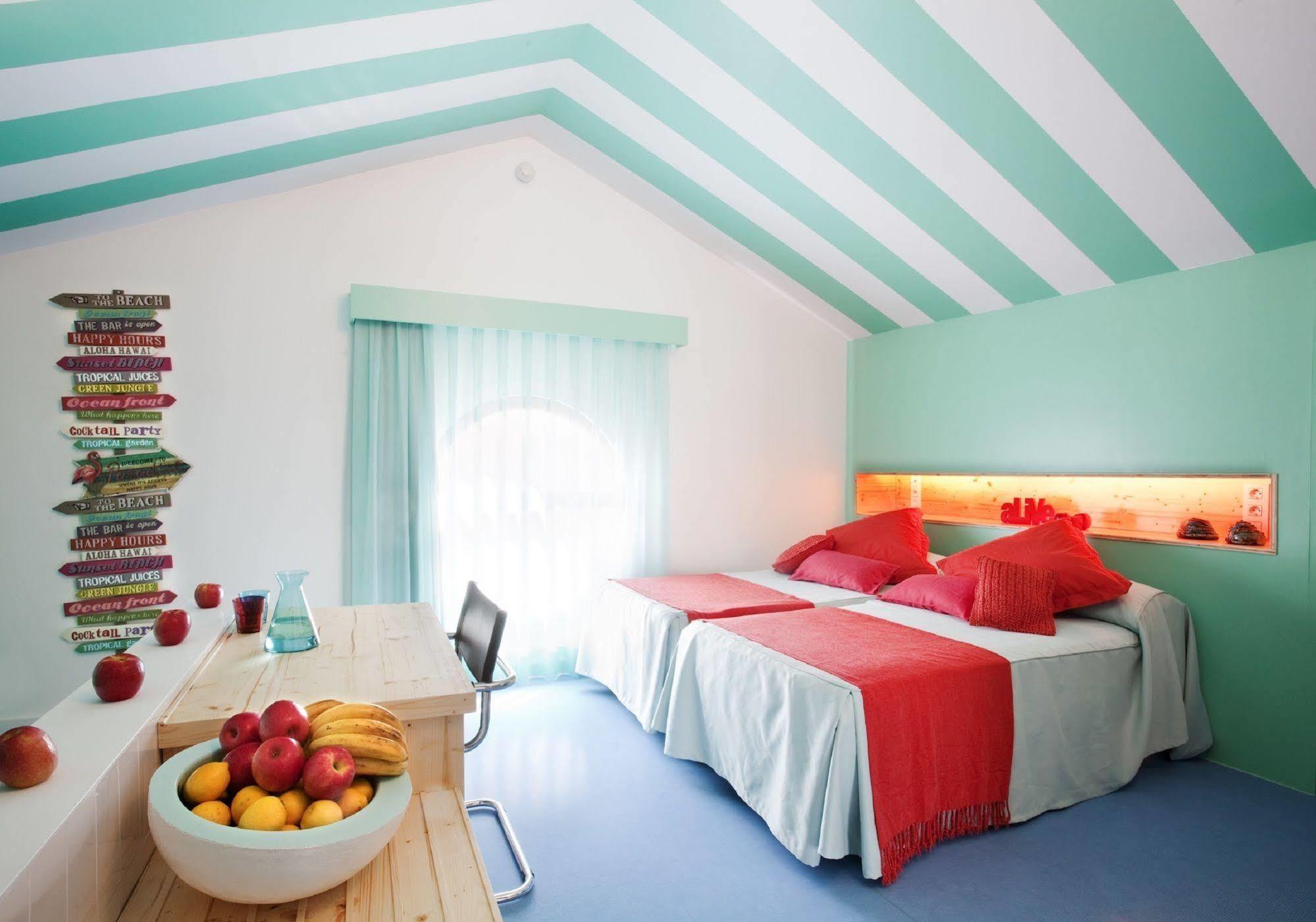 Amistat Beach Hostel Barcelona Ngoại thất bức ảnh