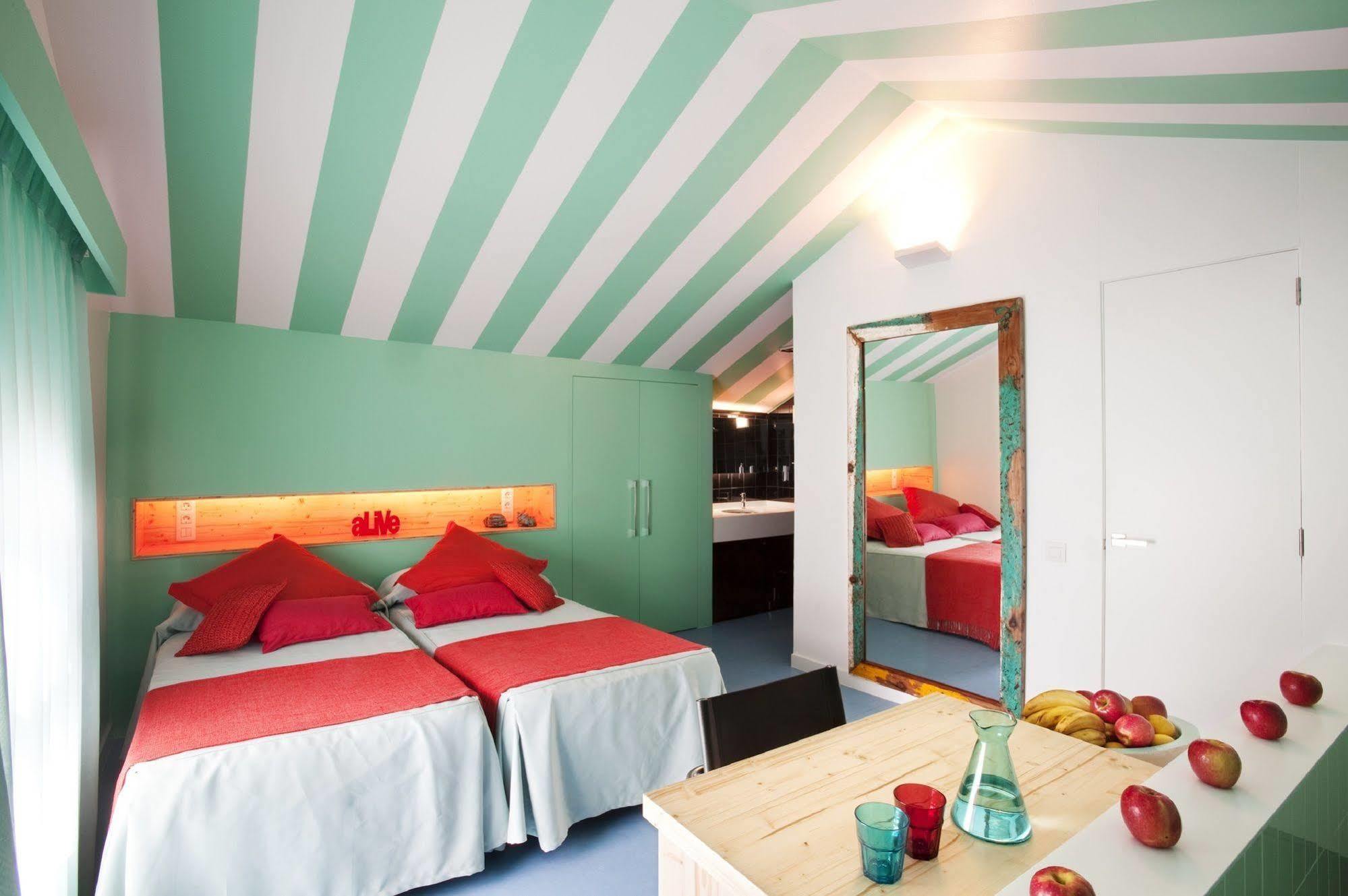 Amistat Beach Hostel Barcelona Ngoại thất bức ảnh