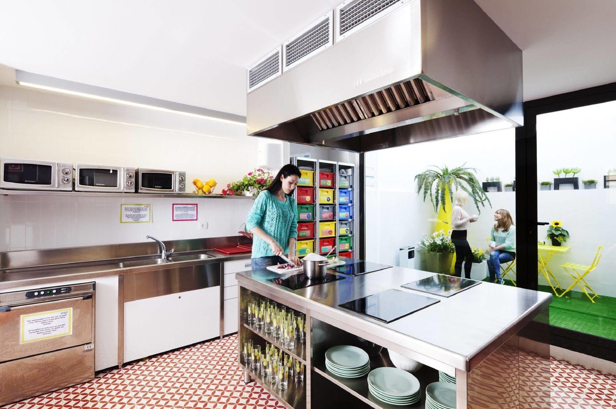 Amistat Beach Hostel Barcelona Ngoại thất bức ảnh