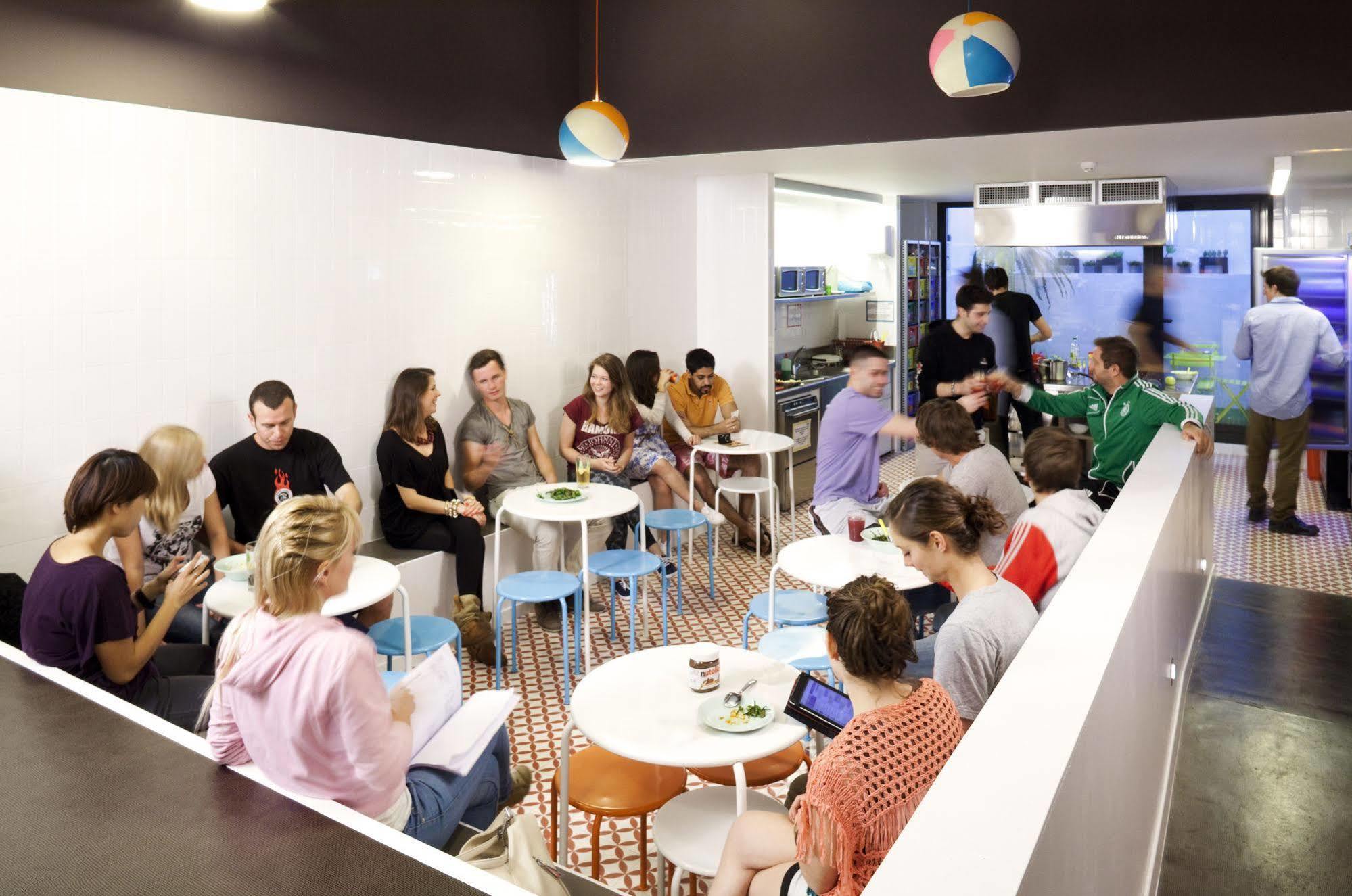 Amistat Beach Hostel Barcelona Ngoại thất bức ảnh
