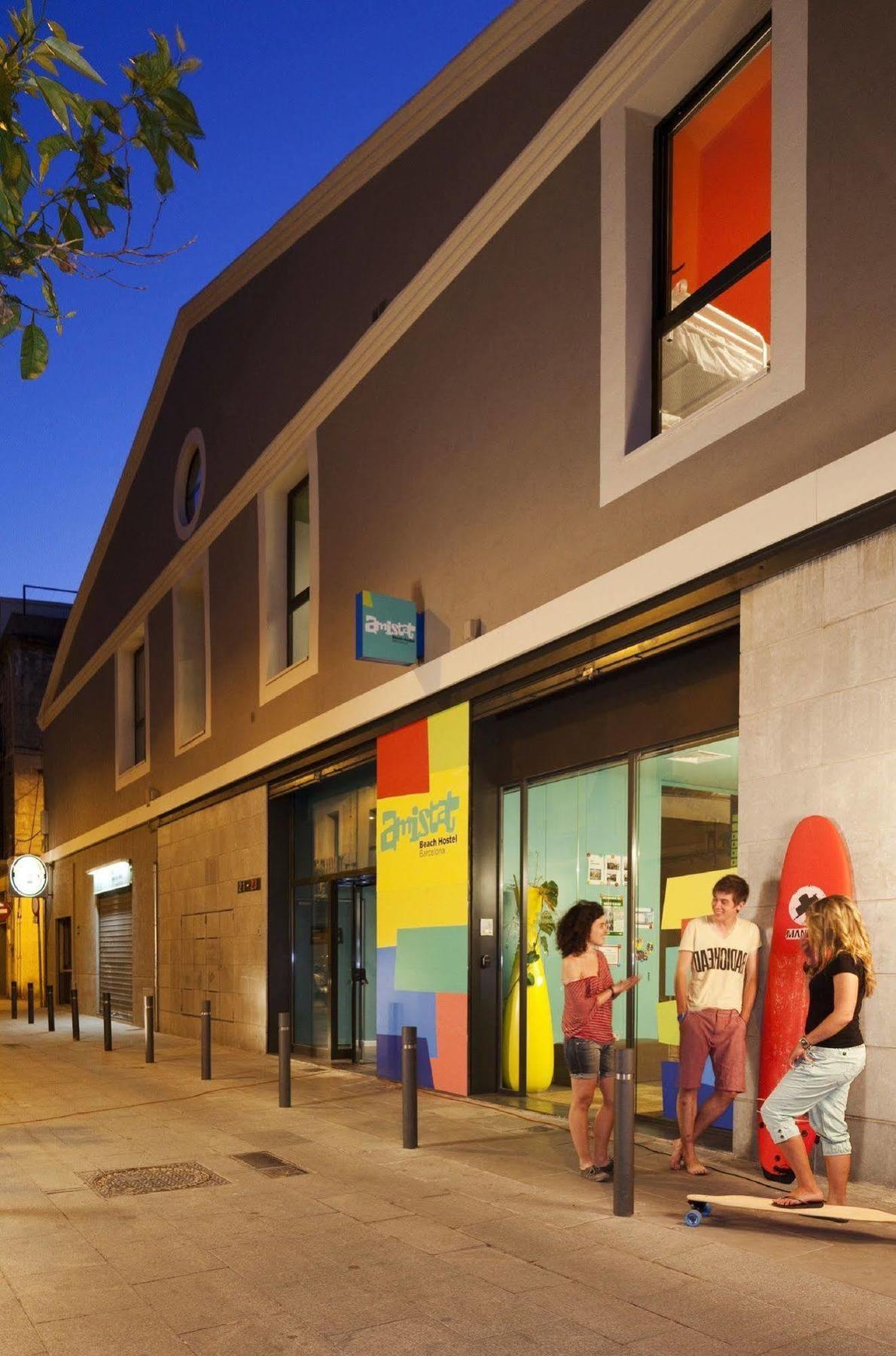 Amistat Beach Hostel Barcelona Ngoại thất bức ảnh