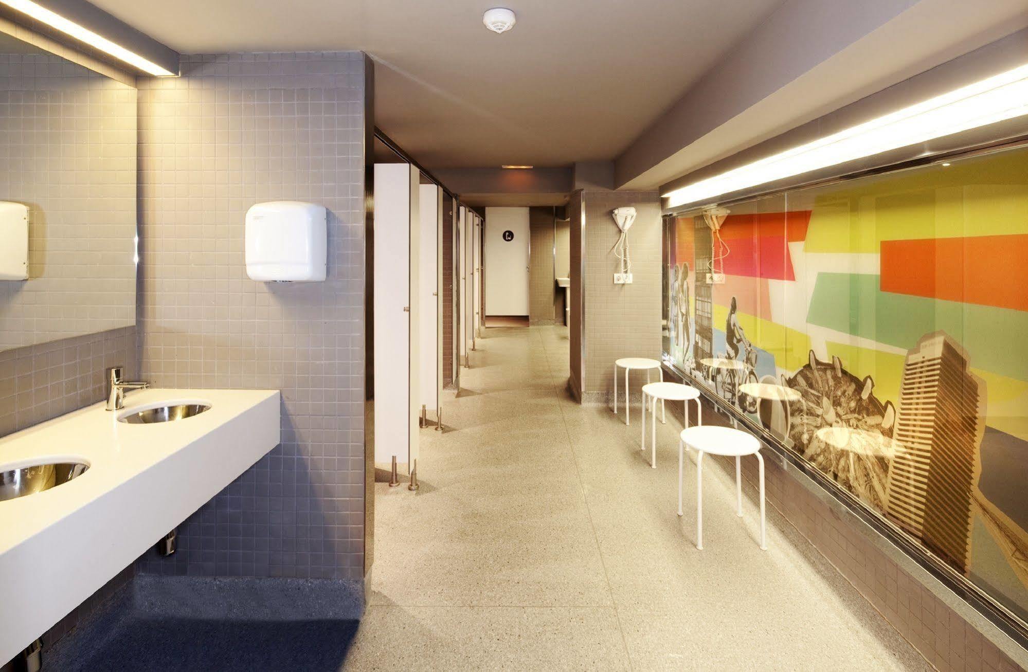Amistat Beach Hostel Barcelona Ngoại thất bức ảnh