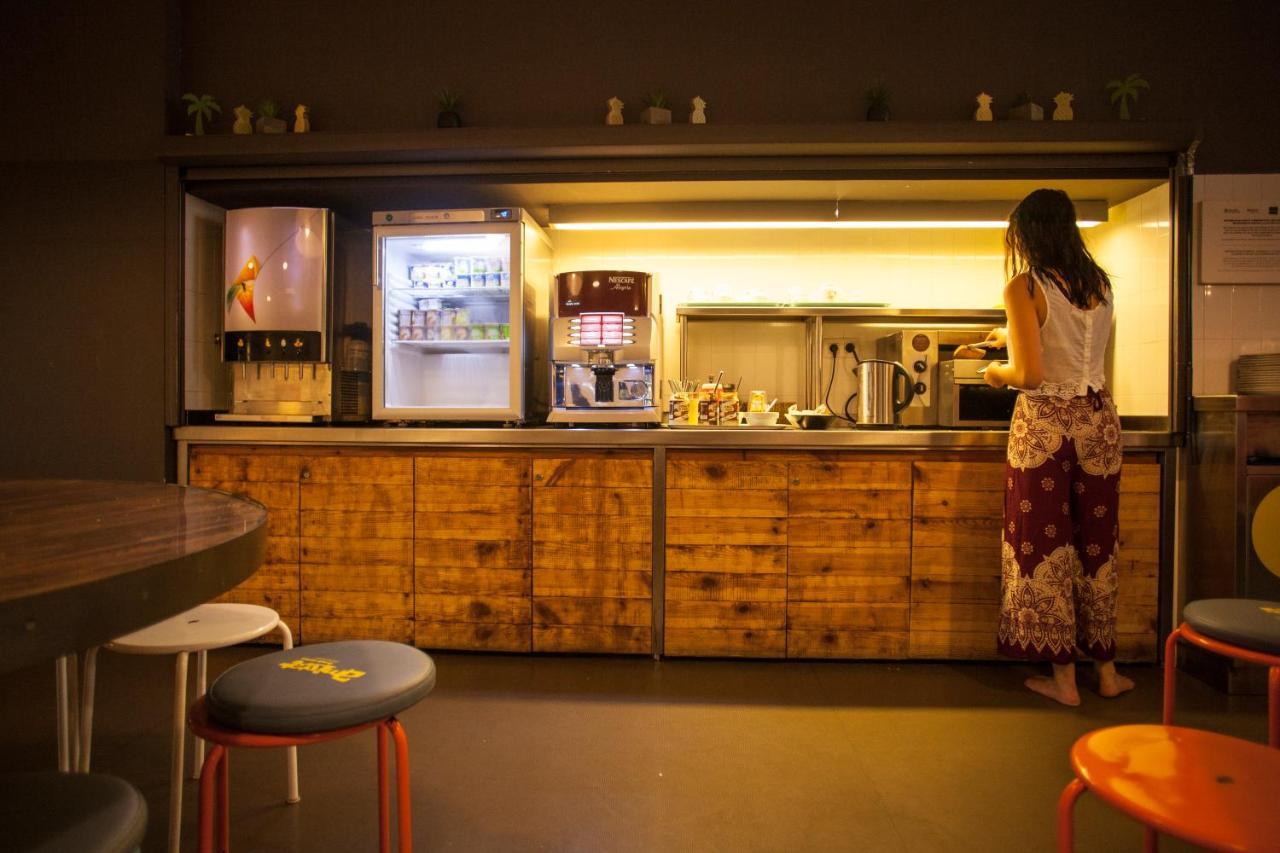 Amistat Beach Hostel Barcelona Ngoại thất bức ảnh
