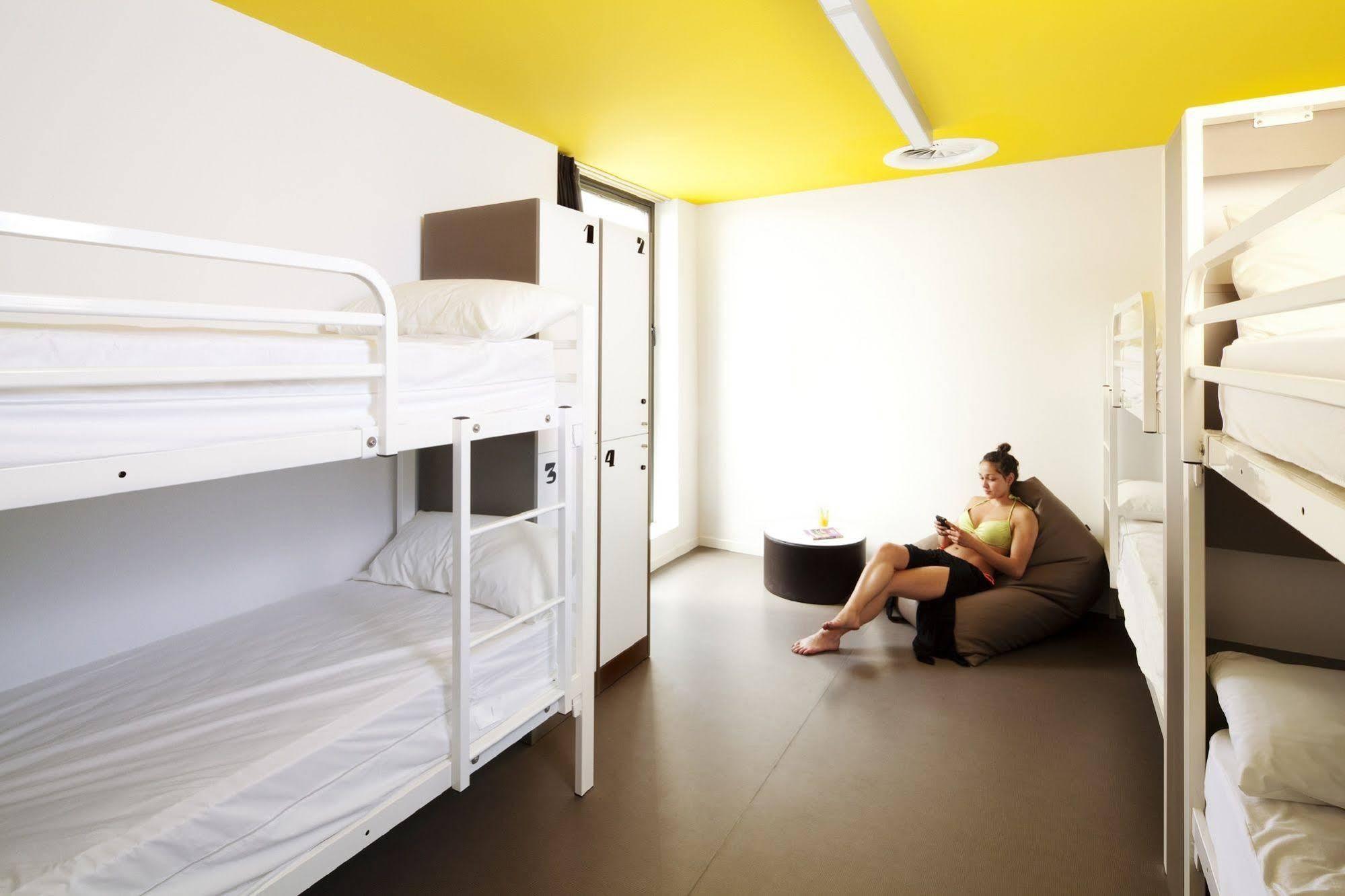 Amistat Beach Hostel Barcelona Ngoại thất bức ảnh