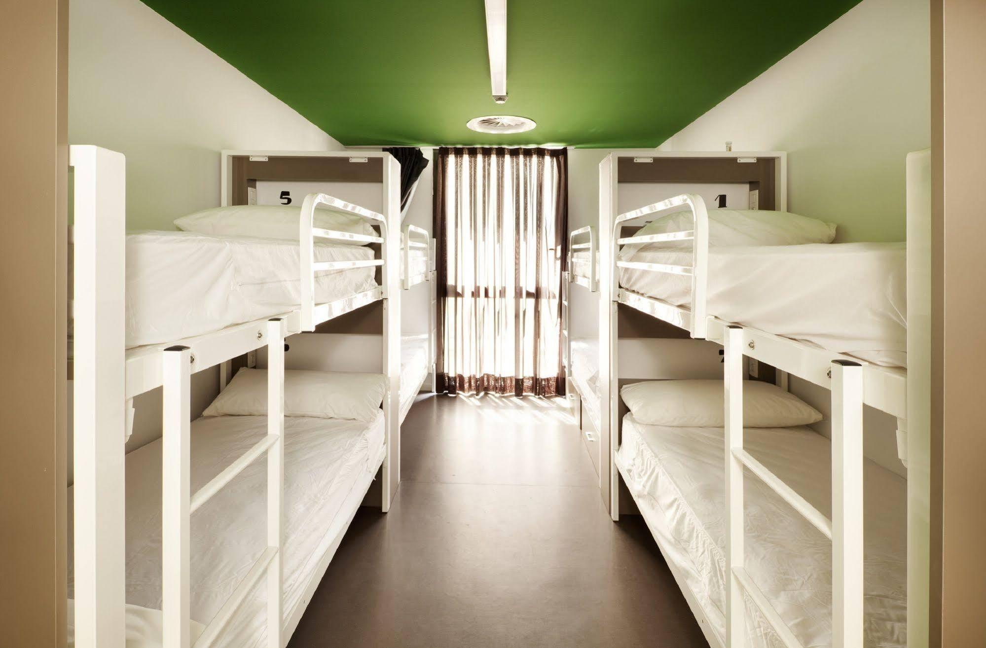 Amistat Beach Hostel Barcelona Ngoại thất bức ảnh